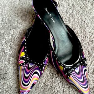 Very nice  sandals. Close toe shoes u can use it any where any time. Brand new